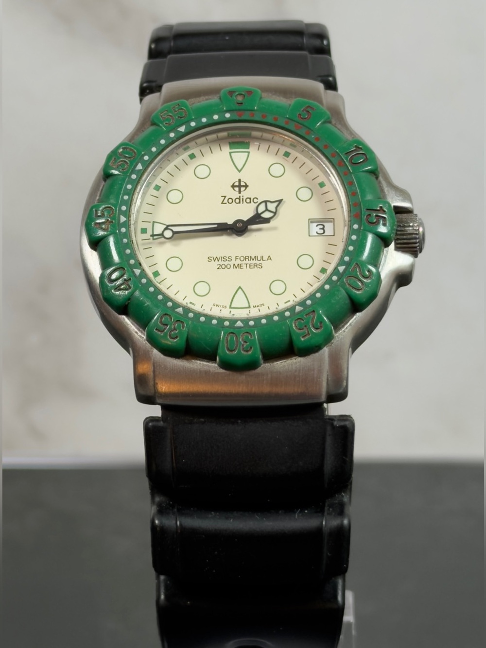 Zodiac Swiss Formula Diver 200M Quartz Watch Green Bezel Date Men’s Vintage